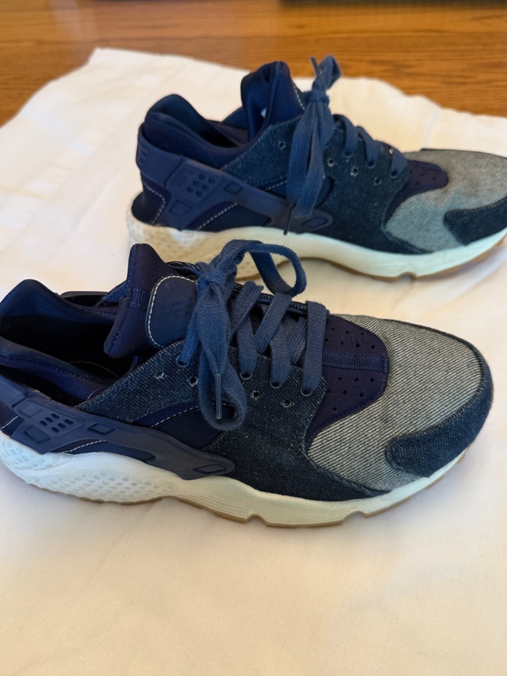 Nike Women’s Navy and Light Gray Athletic Sneakers